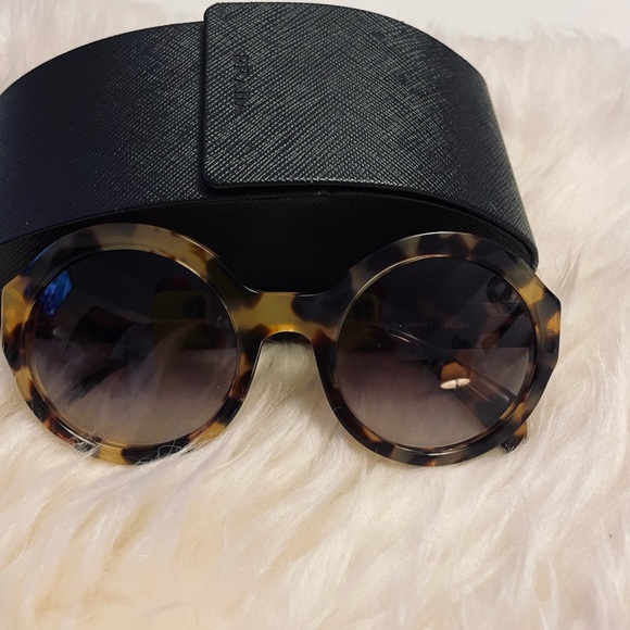 Gently used authentic Prada sunglasses - Picture 5 of 8